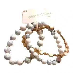 Women's stretchy bracelet with white and gold beads
